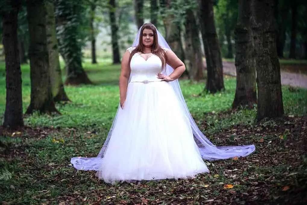 Woalka do sukni: Jak idealnie podkreślić sylwetkę i styl